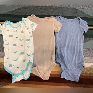 Kyte baby bodysuits